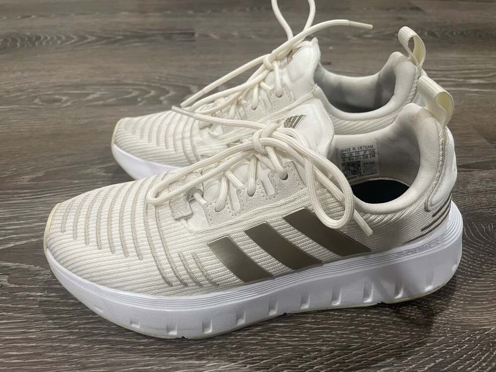Adidas Women's Size 6 White and Gold Bounce Running Shoes